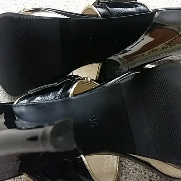NWOT Black with Gold Trimmed Heels - Picture 7 of 7